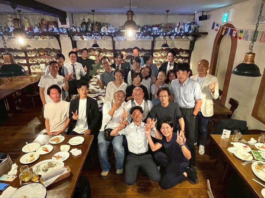 スタッフの集合写真
